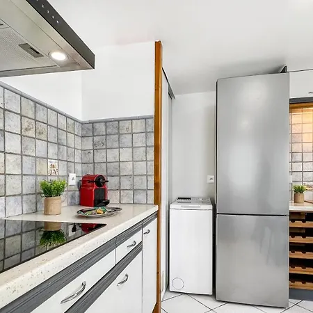Homey Color - Proche Centre/parking/wifi & Netflix آنماس